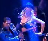 Britney Spears chante Baby One More Time