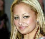 <p>Méconnaissable notre Nicole! Soirée Simple Life à L.A, le 25 avril 2003</p>