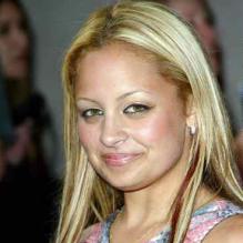 <p>Méconnaissable notre Nicole! Soirée Simple Life à L.A, le 25 avril 2003</p>