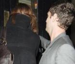 Jude Law à la sortie du pub de Guy Ritchie mardi soir à Londres