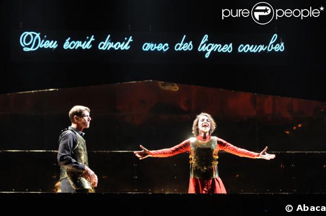 Jeanne Balibar et Christophe Maltot lors du spectacle Le Soulier de satin mis en scène par Oliver Py au théâtre de l'Odéon à Paris le 4 mars 2009
