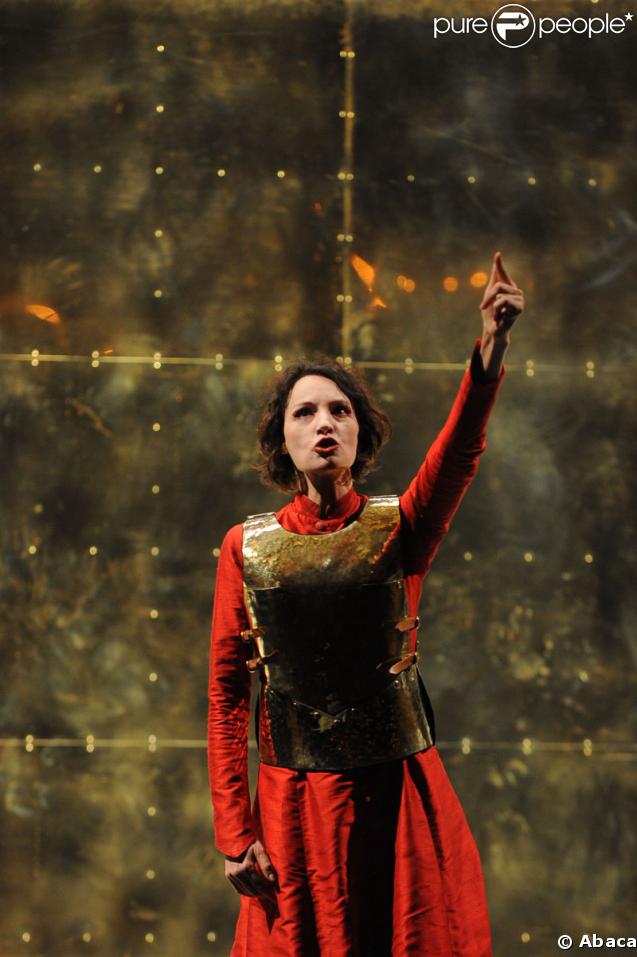 Jeanne Balibar lors du spectacle Le Soulier de satin mis en scène par Oliver Py au théâtre de l'Odéon à Paris le 4 mars 2009