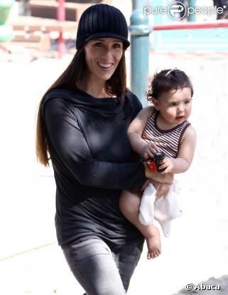 La comédienne Soleil Moon Frye et ses enfants, au Coldwater Park, à Los Angeles, le 8 mars 2009.