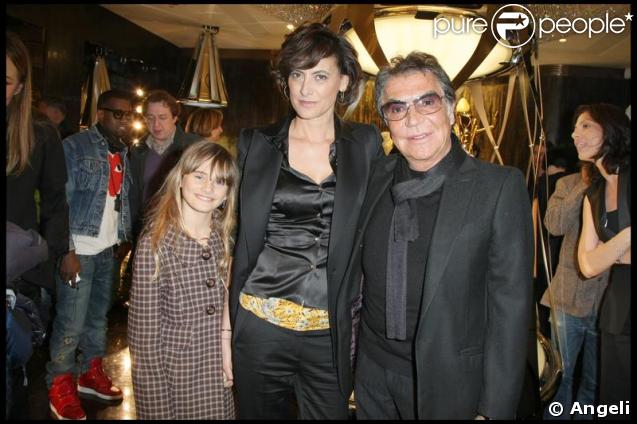Inès de la Fressange et sa fille Violette à l'inauguration de la boutique Cavalli samedi soir à Paris avec le célèbre couturier 