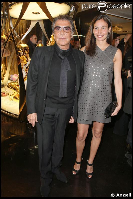 Inés Sastre et Roberto Cavalli à l'inauguration de la boutique Cavalli samedi soir à Paris