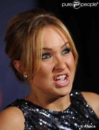 Hayden Panettiere n'a pas supporté la présence des journalistes ce week-end à Hawaii et elle l'a bien montré !