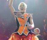 Pink à Paris-Bercy le 9 mars 2009 : l'artiste exhorte un public déjà surexcité... 
