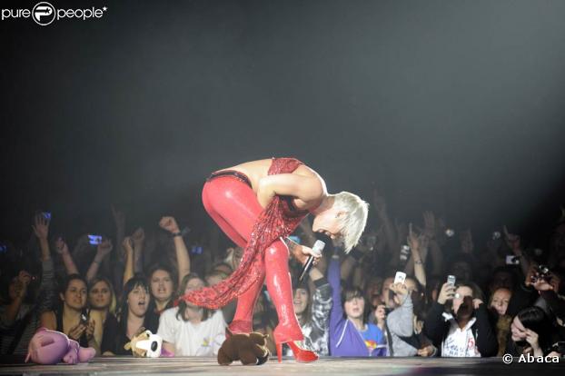 Pink à Paris-Bercy le 9 mars 2009 : un show explosif, drôle, sexy. Une fête foraine ambulante !
