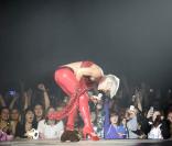Pink à Paris-Bercy le 9 mars 2009 : un show explosif, drôle, sexy. Une fête foraine ambulante !