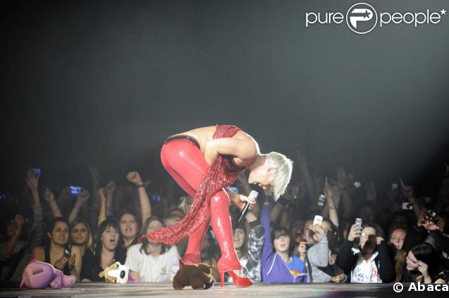 Pink à Paris-Bercy le 9 mars 2009 : un show explosif, drôle, sexy. Une fête foraine ambulante !