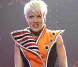 Pink à Paris-Bercy le 9 mars 2009 : un show explosif, drôle, sexy. Une fête foraine ambulante !