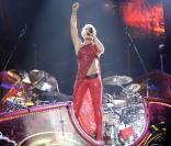 Pink à Paris-Bercy le 9 mars 2009 : un show explosif, drôle, sexy. Une fête foraine ambulante !