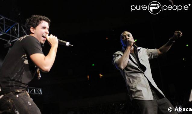 Akon et Colby O'Donis en concert à Los Angeles, le 6 décembre 2008