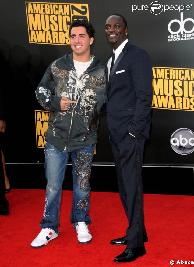 Akon et Colby O'Donis aux American Music Awards, à Los Angeles, en novembre 2008