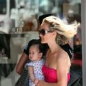 Laeticia Hallyday : pause tendresse avec Joy, sous le soleil de Saint Barth' !