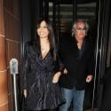 Flavio Briatore sort avec sa femme qui sort... son décolleté !