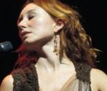 Tori Amos va bientôt présenter  Abnormally attracted to sin , son dixième album studio.