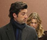 Dr Mamour ne sait pas comment il va s'en sortir. Entre son ex-femme et Meredith, sur son lieu de travail, Derek est victime des bruits de couloirs (ou d'ascenseurs) ! 