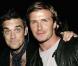 C'est Robbie Williams et David Beckham qui étaient initialement pressentis pour incarner le couple d'homosexuels de Wisteria Lane. Nous et nos copines désespérées, ça nous aurait fait rêver...  