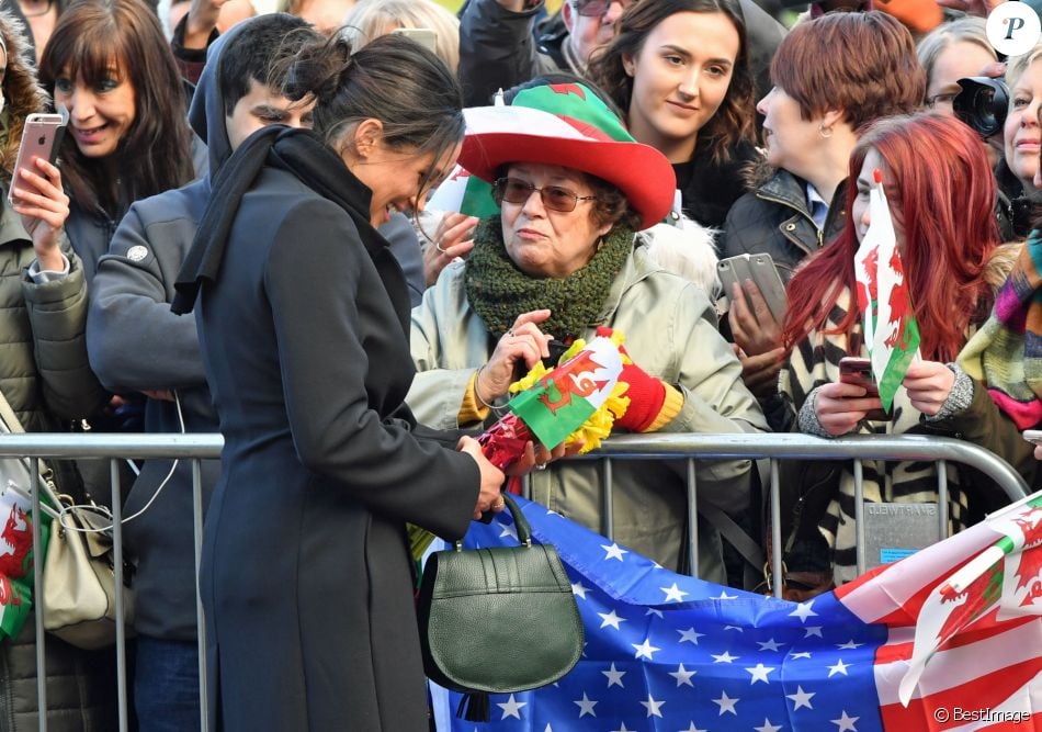 CASA REAL BRITÁNICA - Página 33 3800800-le-prince-harry-et-meghan-markle-visiten-950x0-1