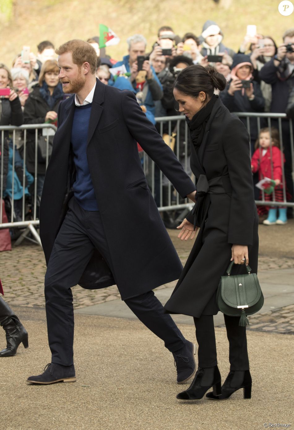 CASA REAL BRITÁNICA - Página 32 3800836-le-prince-harry-et-meghan-markle-visiten-950x0-1