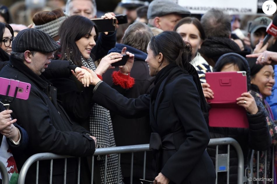 CASA REAL BRITÁNICA - Página 33 3800881-le-prince-harry-et-meghan-markle-visiten-950x0-2