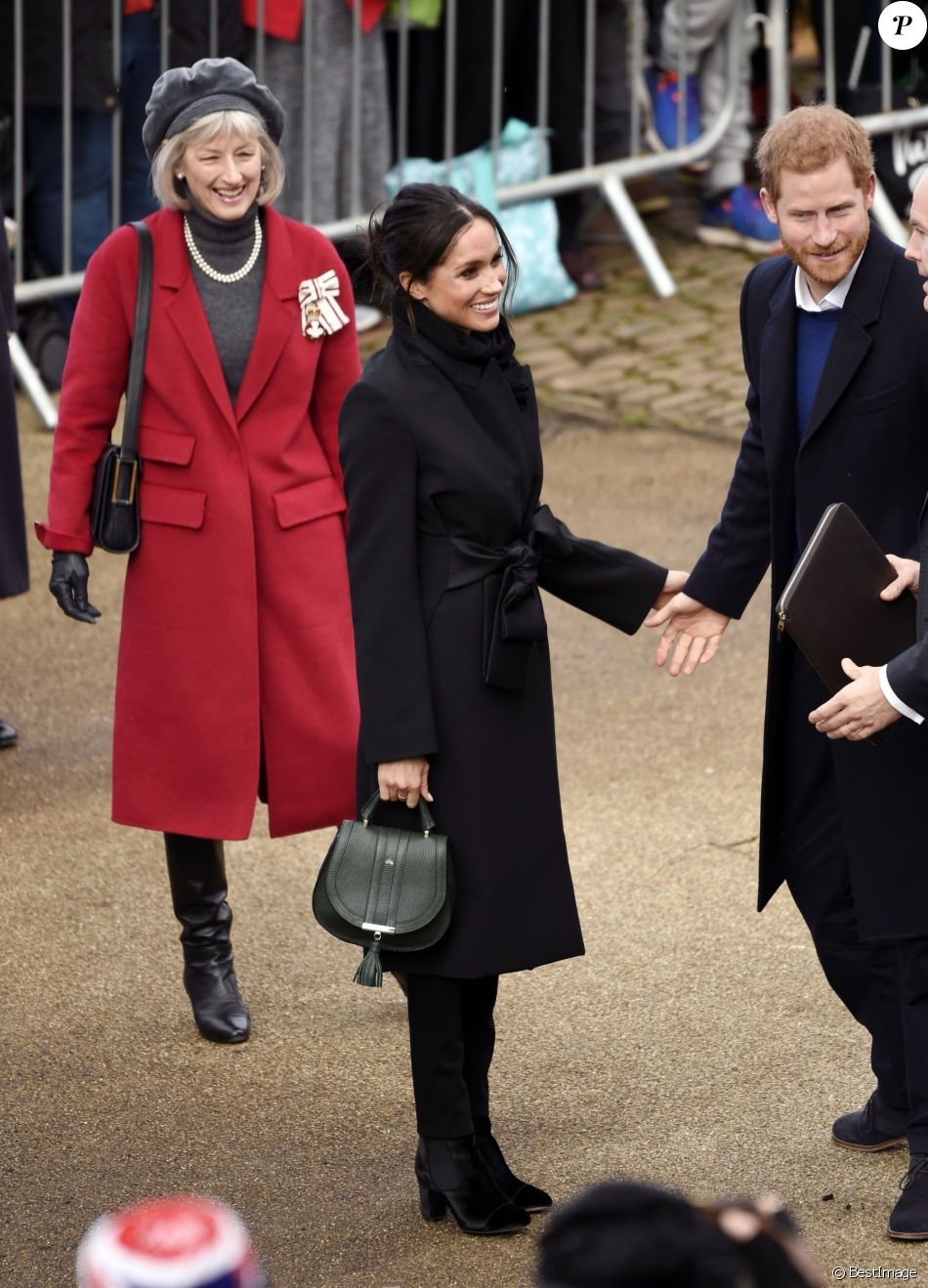 CASA REAL BRITÁNICA - Página 33 3800887-le-prince-harry-et-meghan-markle-visiten-950x0-1