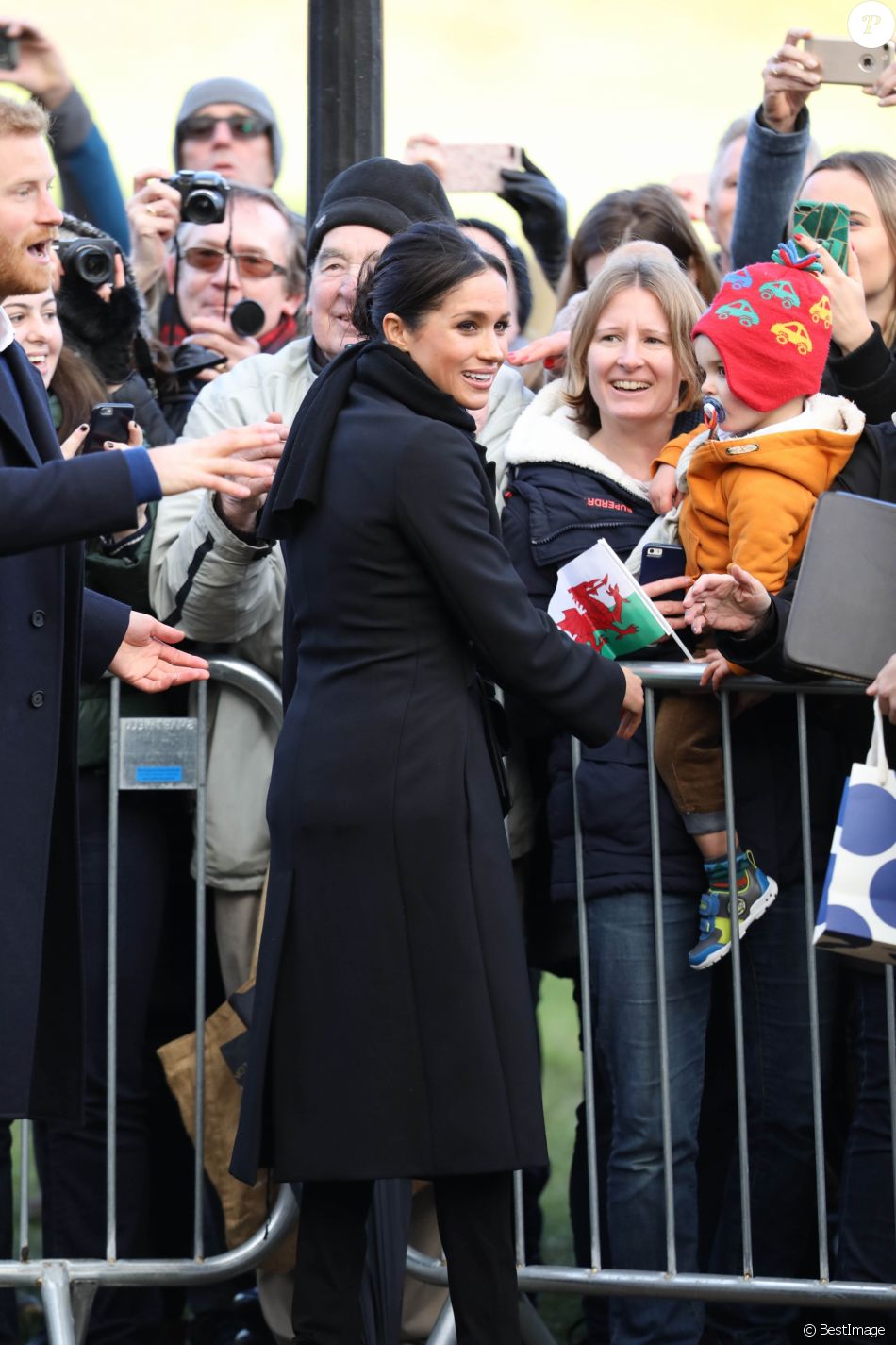 CASA REAL BRITÁNICA - Página 33 3801004-le-prince-harry-et-meghan-markle-visiten-950x0-2