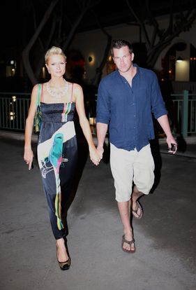 Paris Hilton et son nouveau boyfriend Doug Reinhardt en séance shopping à Hawaï, le 9 mars 2009 
