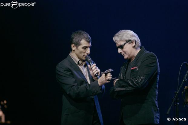 Alain Bashung et Nagui lors de la remise du Prix Constantin en novembre 2005