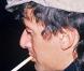 Alain Bashung en concert à Caen en 1985. Une photo sur laquelle le chanteur nous rappelle un certain Serge Gainsbourg... 