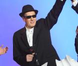 Alain Bashung a reçu 3 Victoires de la Musique en 2009. Il est ainsi devenu le recordman des récompenses avec 11 statuettes, récoltées au cours de cette cérémonie. 