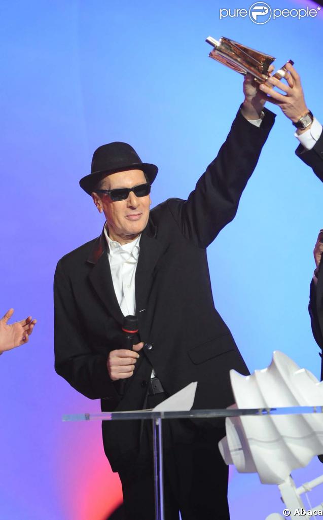 Alain Bashung a reçu 3 Victoires de la Musique en 2009. Il est ainsi devenu le recordman des récompenses avec 11 statuettes, récoltées au cours de cette cérémonie. 
