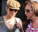 Séance shopping pour Jennifer lopez et sa copine Leah Remini, le 14 mars 2009 à Los Angeles