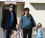 Charlie Sheen et sa femme Brooke Mueller avec les deux filles de Charlie Sam Katherine  et Lola Rose, qu'il a eu avec Denise Richards 