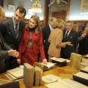 Letizia d'Espagne, en visite à New York... Très amoureux, son mari ne la lâche pas !