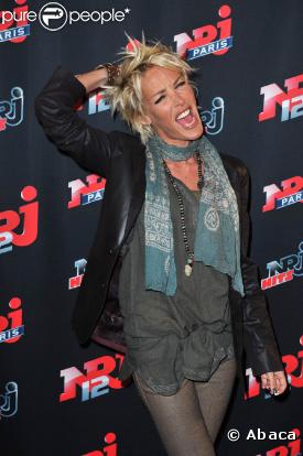 Ophélie Winter a mis le feu, lors du quatrième anniversaire de la chaîne de la TNT NRJ 12, qui s'est tenue le 18 mars 2009 au VIP Room Theatre, à Paris.