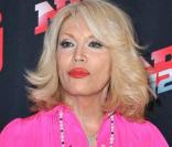 La délirante Amanda Lear a honoré la soirée de sa présence, lors du quatrième anniversaire de la chaîne de la TNT NRJ 12, qui s'est tenue le 18 mars 2009 au VIP Room Theatre, à Paris.