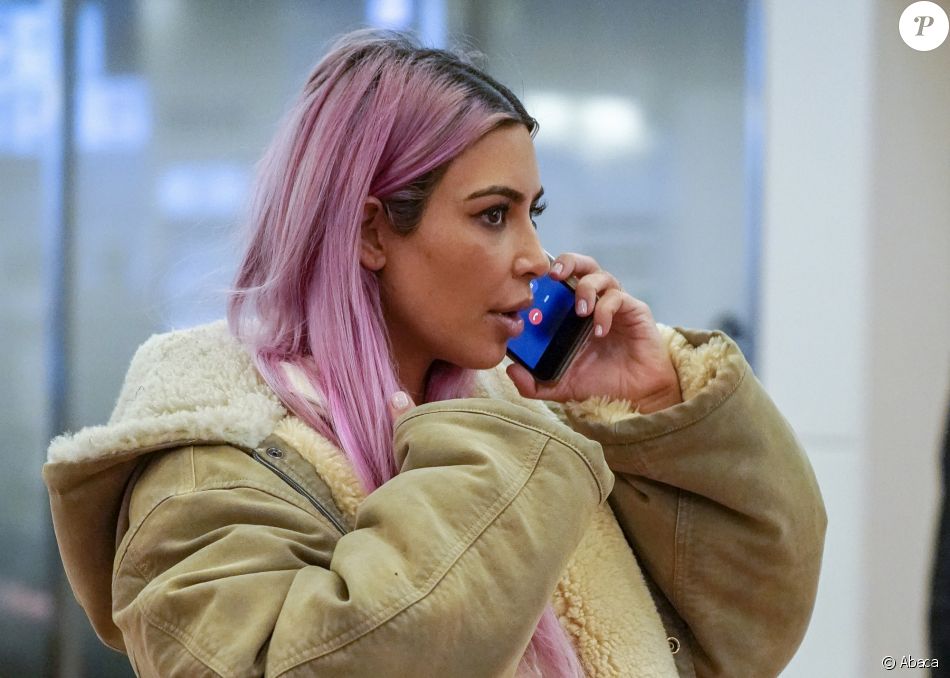 Kourtney, Kim et Khloé Kardashian (enceinte) atterrissent à l'aéroport de Tokyo, le 25 février 2018.