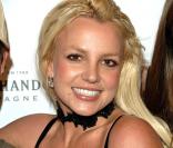 Allez Britney, il va falloir se décider à répondre aux convocations... Et avec le sourire, si possible !