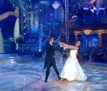 Emmanuel Philibert de Savoie et Natalia Titova dansent la valse, le 21 mars 2009, lors de la finale de Ballando Con Le Stelle.