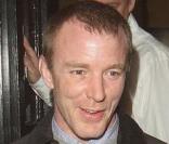 Guy Ritchie à la sortie de son pub The Punchbowl à Londres le 24 mars 2009