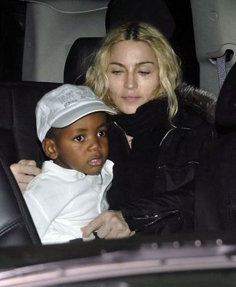 Madonna et son fils David Banda, un enfant du Malawi qu'elle a adopté en 2006