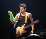 John Mayer : le vert ne lui va pas au teint... 