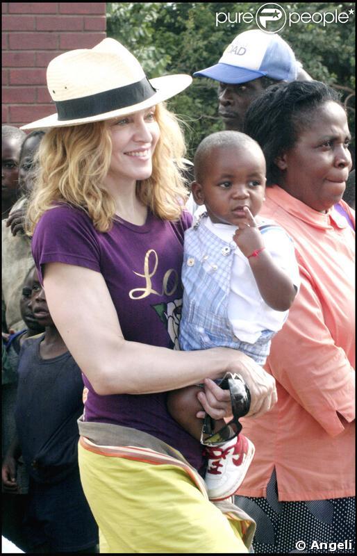 Madonna et David Banda au Malawi en avril 2007 