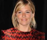 Sienna Miller, meilleure actrice dans un second rôle, lors des ShoWest Talent Awards 2009, à l'hôtel-casino Paris, à Las Vegas, le 2 avril 2009 !