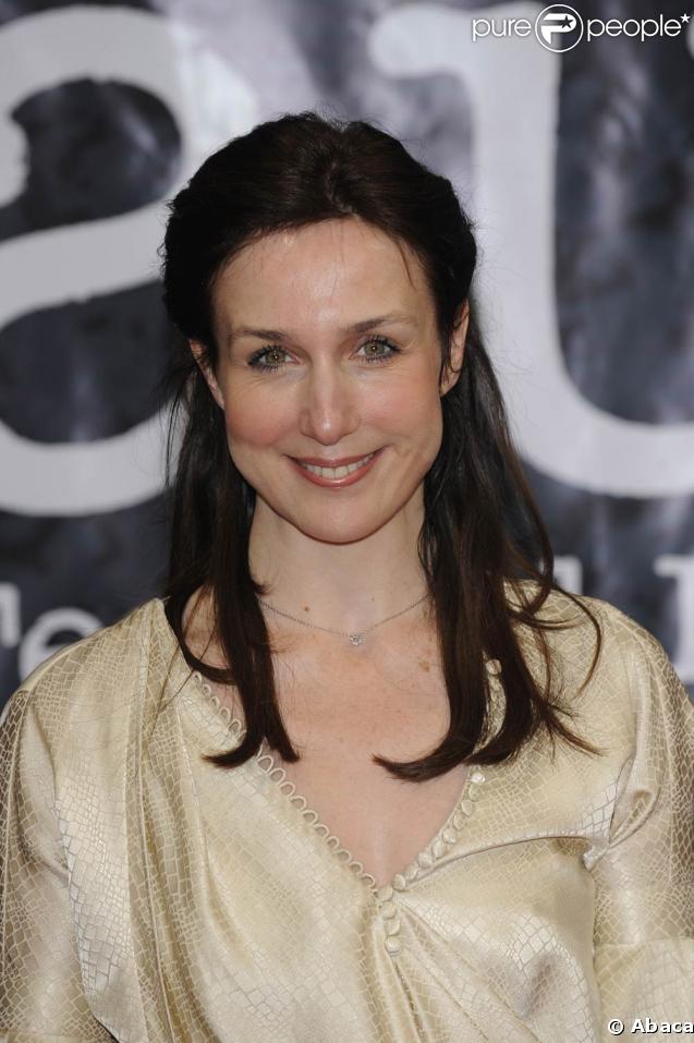 Elsa Zylberstein prend la pose, au premier Festival du Film Policier de Beaune, le 3 avril 2009 !