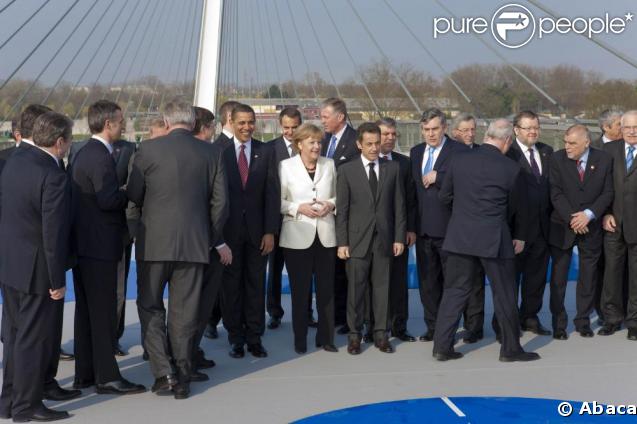 Les dirigeants de l'OTAN, sur la Passerelle des Deux-Rives à Strasbourg. 04/04/09