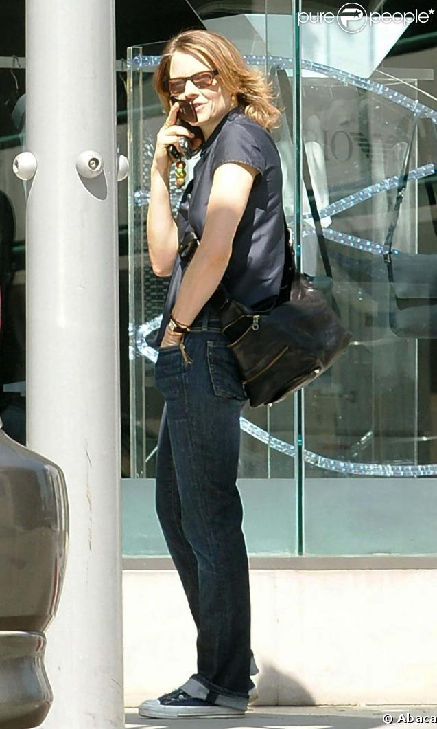 Jodie Foster est allée faire son shopping chez Armani à Beverly Hills