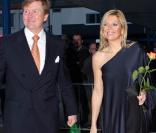 Willem-Alexander et Maxima des Pays-Bas soutiennent l'action des Flying Doctors de l'AMREF